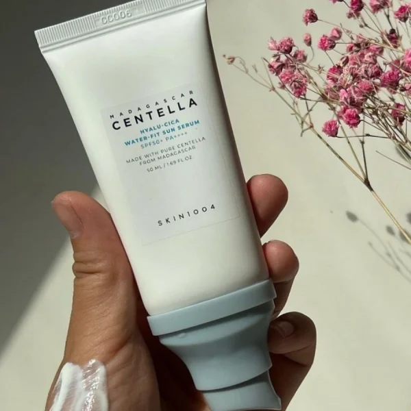 25 SKIN1004 MADAGASCAR CENTELLA HYALU-CICA WATER-FIT SUN SERUM 50ML