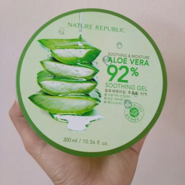 32 Nature Republic Soothing & Moisture Aloe Vera 92% Soothing Gel